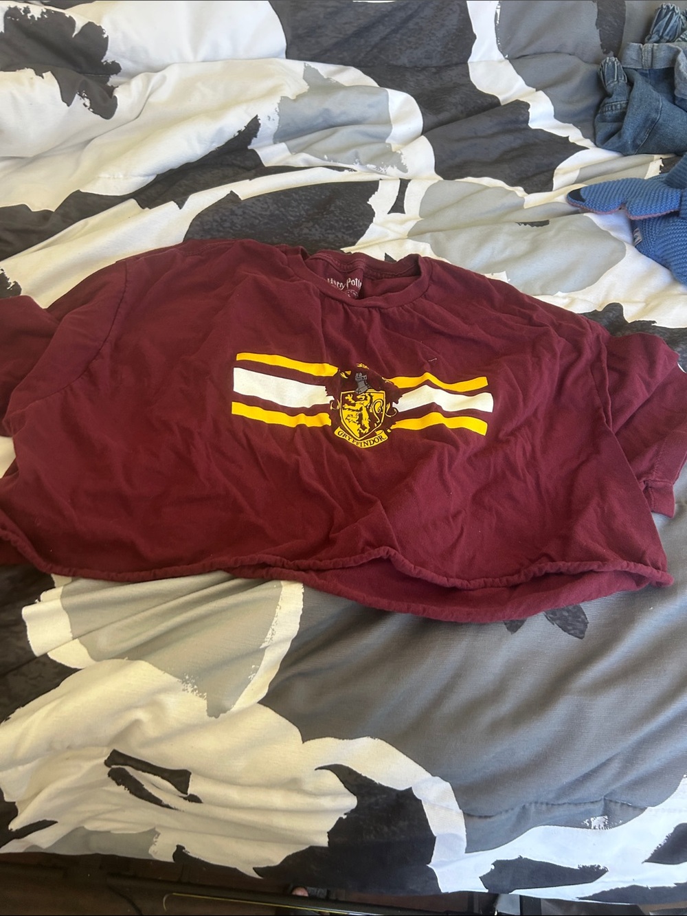 Warner Bros. Women's Maroon Gryffindor Crop Top with Yellow & White Stripe